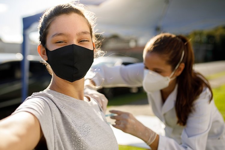 Vaccination: Από αύριο εμβολιασμοί έξω από εκκλησίες - Εμβόλια και από ιδιώτες γιατρούς - Προς επέκταση η υποχρεωτικότητα