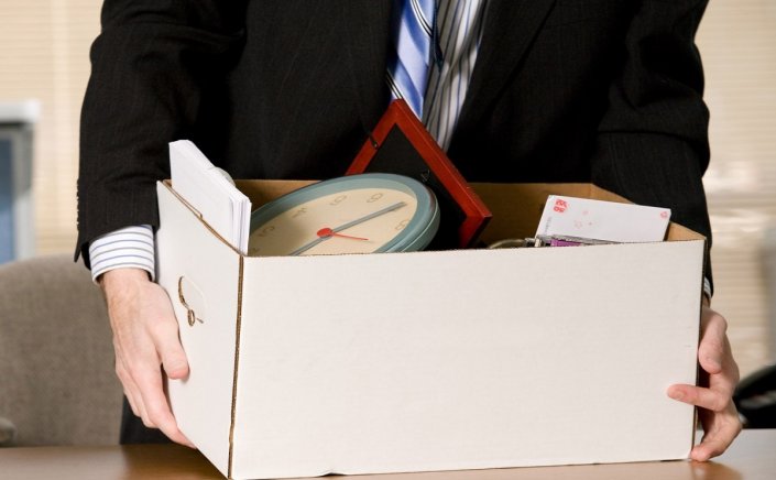 Laying off employees: Πότε θεωρούνται άκυρες oi Απολύσεις και πότε προβλέπεται Τριπλή Αποζημίωση