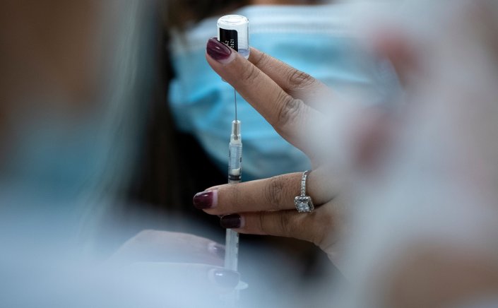 Vaccination - Πρόεδρος ΠΟΕΔΗΝ: Μέχρι το τέλος του μήνα θα έχουν εμβολιαστεί όλοι οι υγειονομικοί