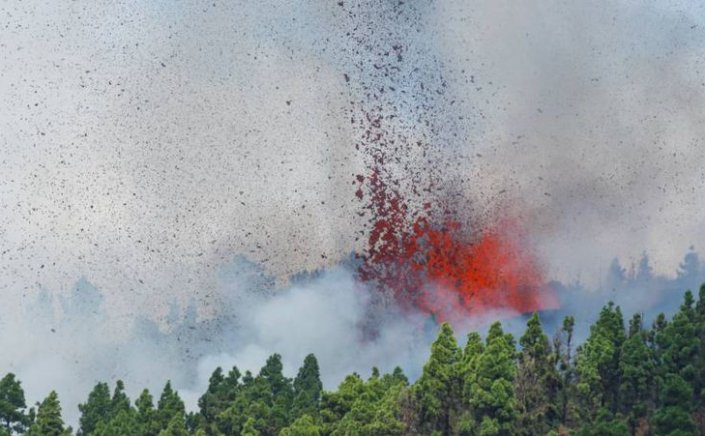 Volcano on La Palma: Έκρηξη ηφαιστείου στο νησί Λα Πάλμα - Απομακρύνθηκαν κάτοικοι