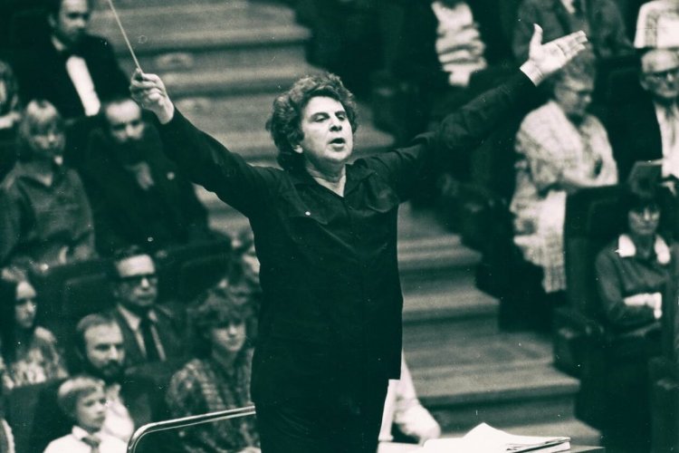 Mikis Theodorakis: Η Ελλάδα θρηνεί τον Μίκη Θεοδωράκη – Σε τριήμερο λαϊκό προσκύνημα η σορός του - Μεσίστιες οι σημαίες σε όλα τα δημόσια κτίρια