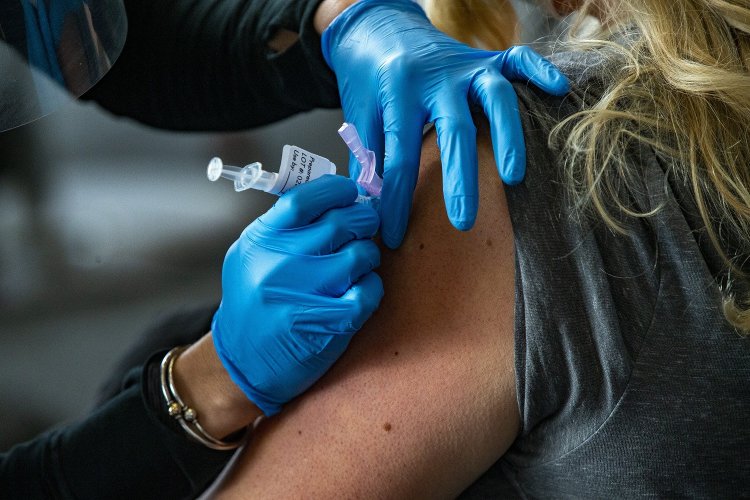 Influenza: Ποιοι πρέπει να κάνουν το εμβόλιο για την Εποχική γρίπη - Ποια τα συμπτώματα - Σε τι διαφέρει από το κοινό κρυολόγημα