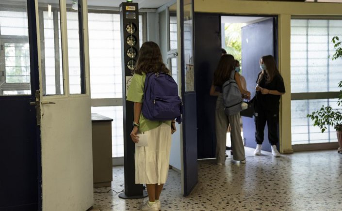 Covid Vaccination: Δεν θα παίρνουν απουσίες οι μαθητές που εμβολιάζονται!!