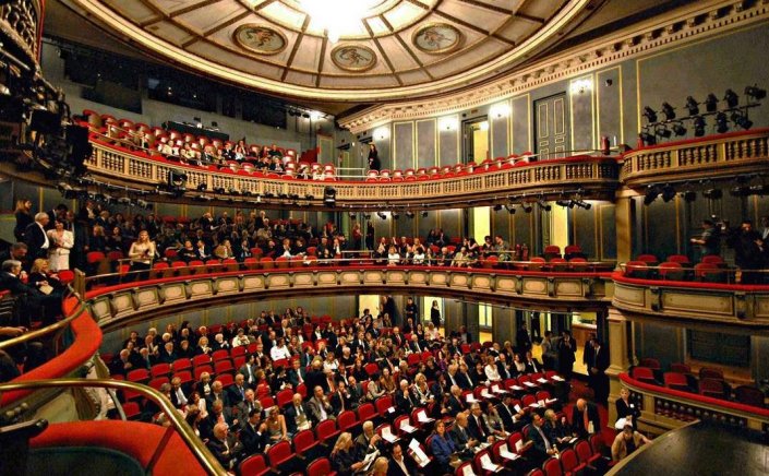 Lifting Covid Curbs: Τι αλλάζει σε Εμπόριο, Σούπερ Μάρκετ!! Πώς θα λειτουργήσουν Θέατρα και Σινεμά με τα Νέα μέτρα!!