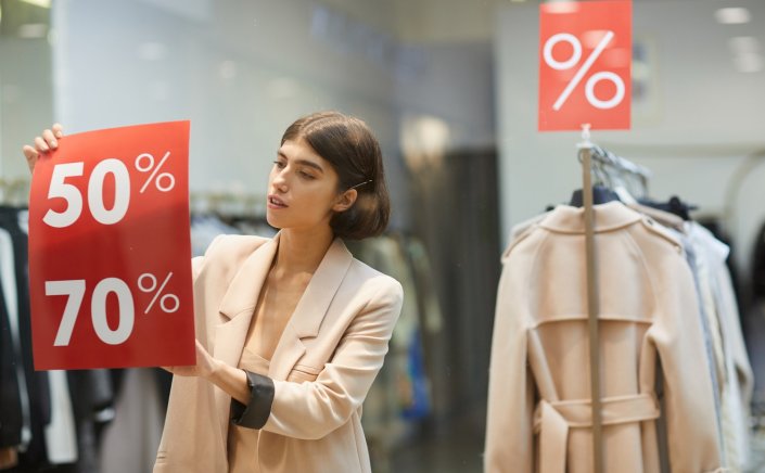 Fall Sales: Πότε ξεκινούν οι Φθινοπωρινές εκπτώσεις 2021 - Ποιες Κυριακές είναι ανοιχτές τα μαγαζιά