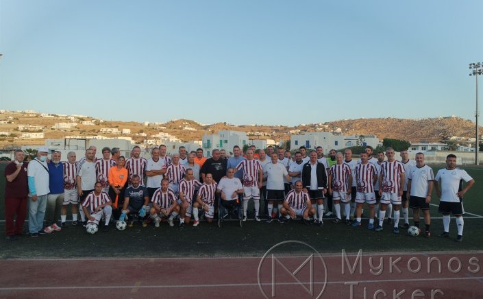 Mykonos: Οι Παλαίμαχοι Μυκόνου και Προοδευτικής τίμησαν τον Αντώνη Πολυκανδριώτη και τον Σύλλογο «Πίστη»  [ εικόνες & video]