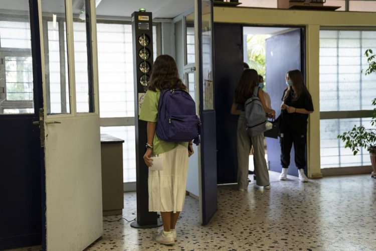 Covid Vaccination: Δεν θα παίρνουν απουσίες οι μαθητές που εμβολιάζονται!!