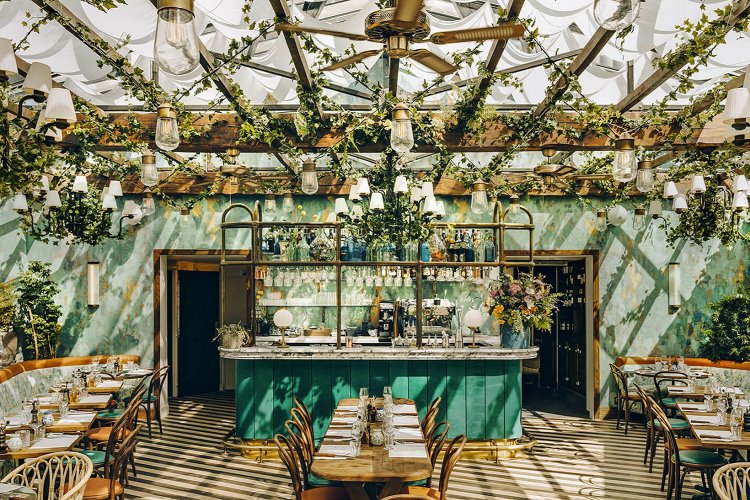 Covid-19 Curbs: Η κοινωνία σπάει σε Εμβολιασμένους & Ανεμβολίαστους!! Μετακινήσεις, Μπαρ & Εστίαση!!