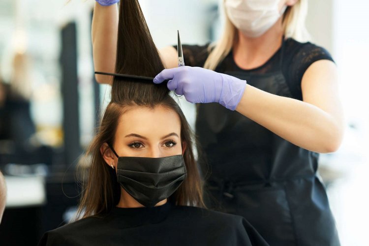 Covid Cubs: Ανατροπή με τους πελάτες σε κομμωτήρια και κέντρα μανικιούρ - πεντικιούρ: Αλλαγές στα μέτρα, τι ισχύει με ραντεβού και μάσκες