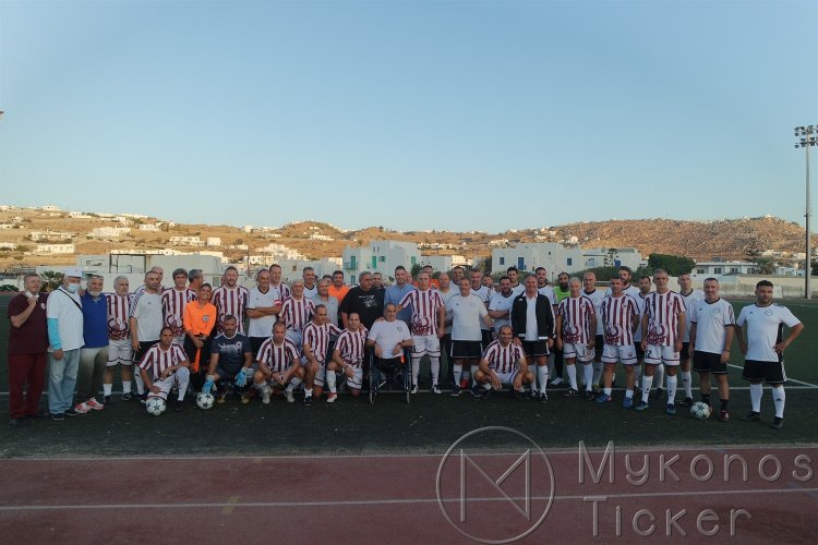 Mykonos: Οι Παλαίμαχοι Μυκόνου και Προοδευτικής τίμησαν τον Αντώνη Πολυκανδριώτη και τον Σύλλογο «Πίστη»  [ εικόνες & video]