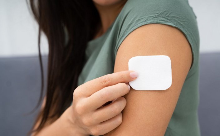 Covid-19 vaccine patch: Νέο πειραματικό δερματικό επίθεμα για τη χορήγηση εμβολίου Covid-19 φαίνεται πιο αποτελεσματικό από τις ενέσεις