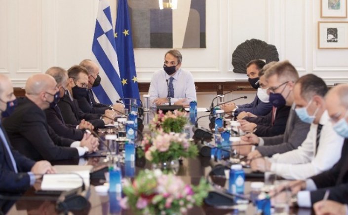 PM Mitsotakis: Οικονομία και κοινωνία δεν θα ξανακλείσουν - Οι εμβολιασμένοι δεν θα στερηθούν τις ελευθερίες τους