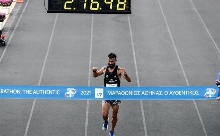 Athens Marathon: Νικητής με ιστορικό ρεκόρ ο Κώστας Γκελαούζος στον Μαραθώνιο 2021