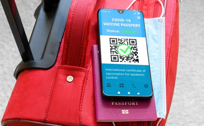 Covid Curbs: Τι ισχύει με το Πιστοποιητικό Εμβολιασμού και την ημερομηνία λήξης - Πώς θα ταξιδεύουν  στην ΕΕ, όσοι δεν κάνουν την 3η δόση