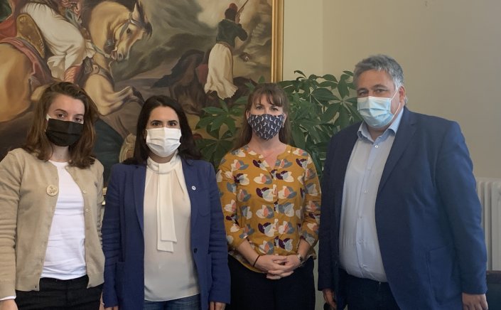 Green Volunteers in the Cyclades: Η Βρετανική Πρεσβεία βρέθηκε στην Άνδρο για να συναντήσει τους «Πράσινους Εθελοντές»