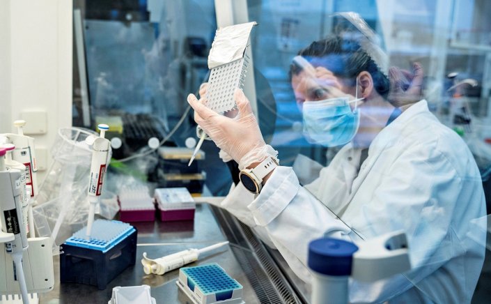 Botswana variant - Guardian: Είναι ανθεκτικό στο εμβόλιο; Τι γνωρίζουν οι επιστήμονες για τη νέα παραλλαγή του Covid - 8 ερωτήσεις και απαντήσεις των ειδικών