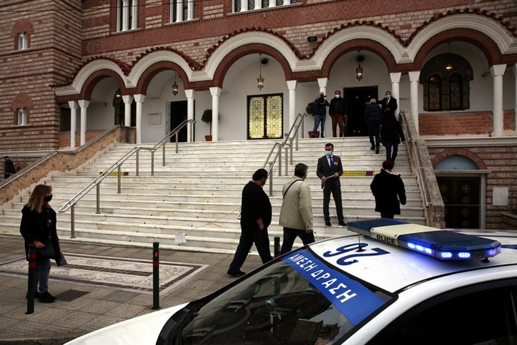 Holy Synod: Δεν είναι δυνατός ο έλεγχος της συμμόρφωσης των πιστών στα μέτρα, λέει η Ιερά Σύνοδος