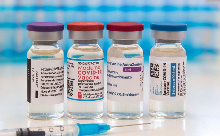 Covid booster jabs: Τρίτη δόση για όλους στους 4 μήνες – Το απόγευμα οι ανακοινώσεις