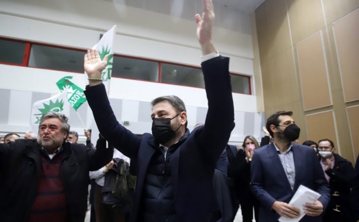 KINAL leadership: Θρίαμβος για τον Νίκο Ανδρουλάκη με 68,42% - Του τηλεφώνησε για συγχαρητήρια ο Παπανδρέου