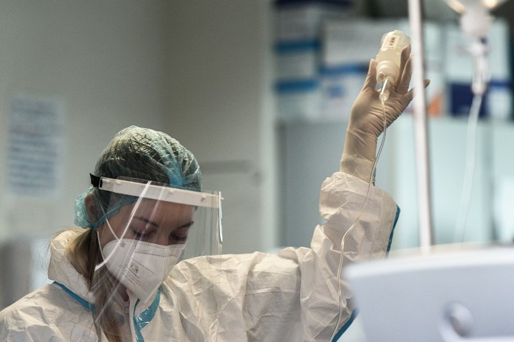 Coronavirus Disease: Τουλάχιστον 100 διασωληνωμένοι ασθενείς εκτός ΜΕΘ!! Λυγίζουν τα νοσοκομεία υπό το βάρος της αναζωπύρωσης της πανδημίας!!