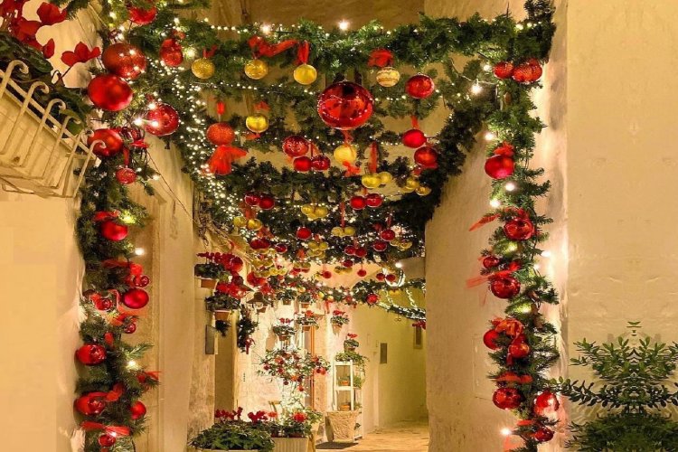 Covid curbs: Τα 3 μέτρα τα Χριστούγεννα και οι επόμενες κρίσιμες εβδομάδες