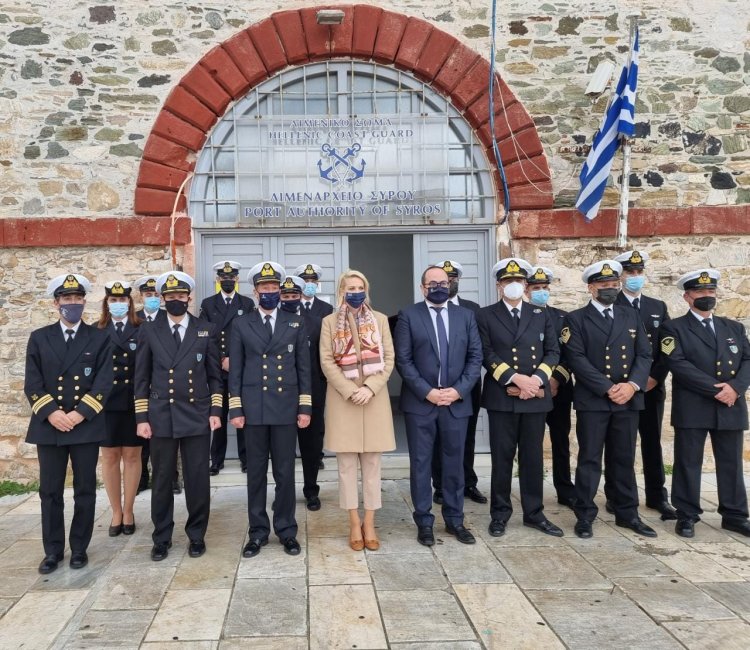 MP Katerina Monogiou: Η Κατερίνα Μονογυιού με τον Γενικό Γραμματέα Αιγαίου και Νησιωτικής Πολιτικής στη Σύρο 