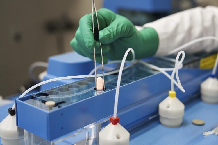 Pfizer’s Covid pill: Εγκρίθηκε για χρήση το χάπι της Pfizer στις ΗΠΑ