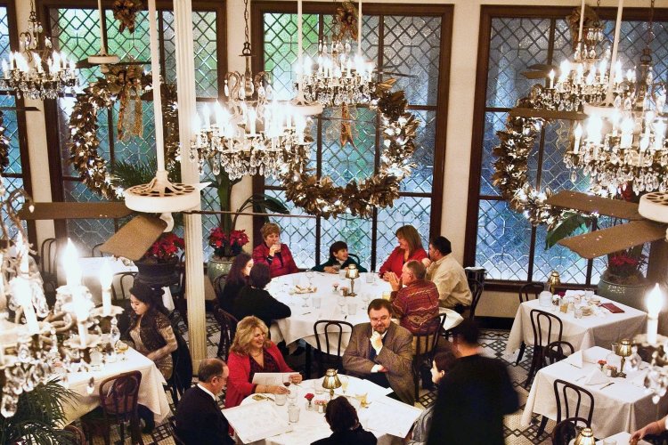 New Covid-19 curbs: Επιλέγουμε προσεκτικά πού και με ποιους θα διασκεδάσουμε στις γιορτές!! Δύο τεστ για τους εμβολιασμένους μετά την επαφή με κρούσμα!!