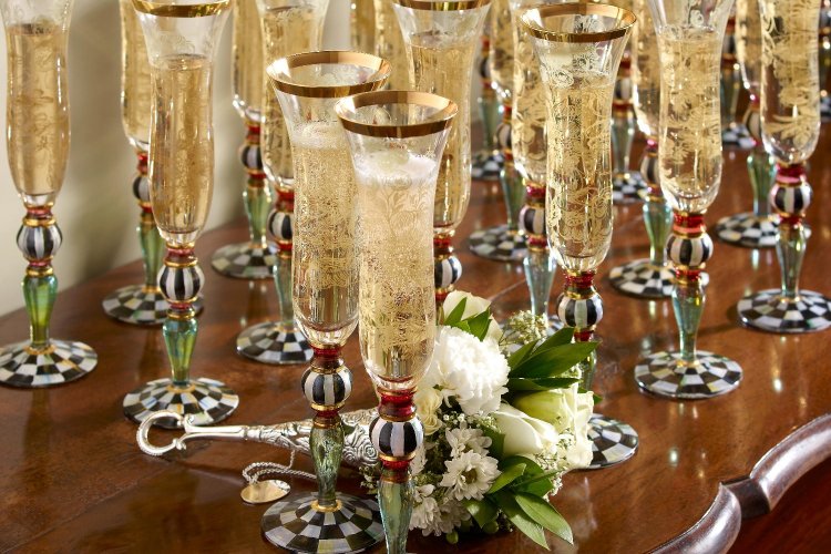 Happy New Year 2022!! Οι συντελεστές και οι συνεργάτες του Mykonos Ticker, σας εύχονται Χρόνια Πολλά και Ευτυχισμένο το 2022!!