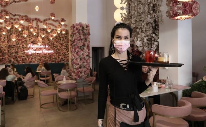 Covid curbs extension: Προς παράταση τα μέτρα!! Συνεδριάζουν οι ειδικοί, γιατί είναι σκεπτικοί για άρση τους