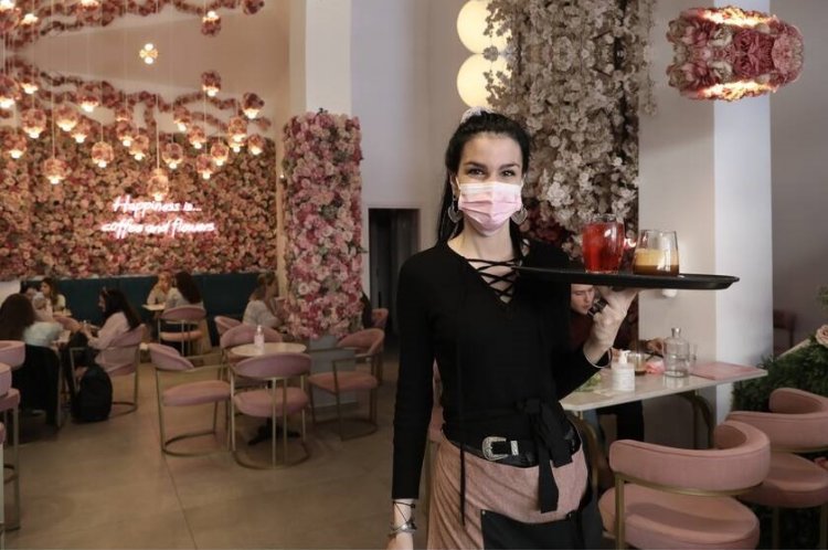 Covid curbs extension: Προς παράταση τα μέτρα!! Συνεδριάζουν οι ειδικοί, γιατί είναι σκεπτικοί για άρση τους