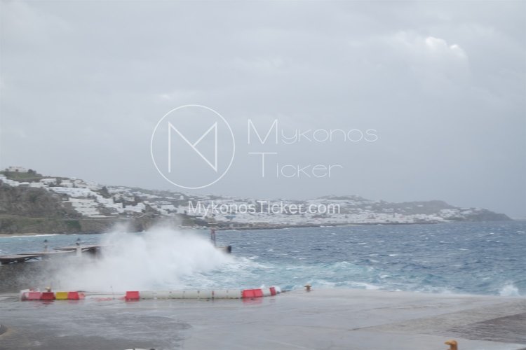 Ferry Services – Sailing ban: Ακυρώσεις και τροποποιήσεις δρομολογίων της Blue Star Ferries λόγω δυσμενών καιρικών συνθηκών