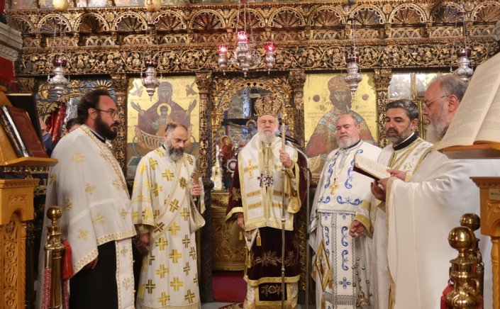 His Eminence Dorotheos B’: Το τεσσαρακονθήμερο Μνημόσυνο του φιλογενούς Μυκονίου Τζώρτζη Μονογυιού τέλεσε ο Σεβασμιώτατος Δωρόθεος Β’ 