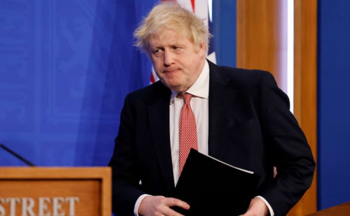 UK sanctions on Moscow: Ο Τζόνσον ανακοίνωσε κυρώσεις σε πέντε ρωσικές τράπεζες και τρεις ζάπλουτους Ρώσους 