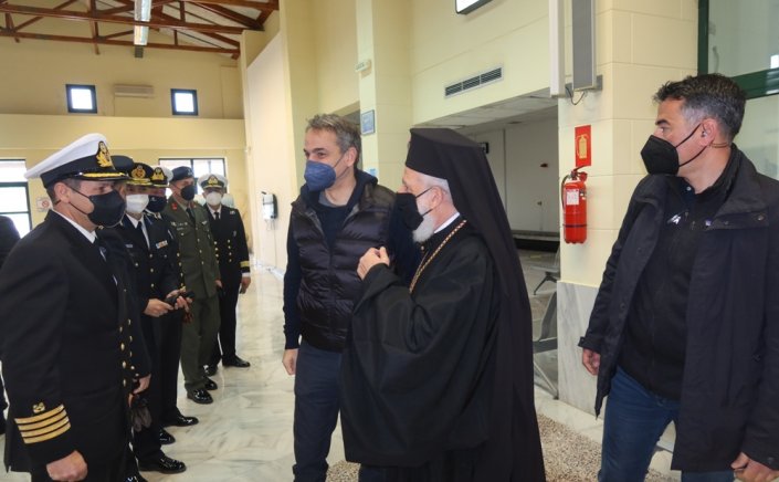 His Eminence Dorotheos B’: Ο Σεβασμιώτατος Δωρόθεος υποδέχθηκε τον πρωθυπουργό στη Σύρο