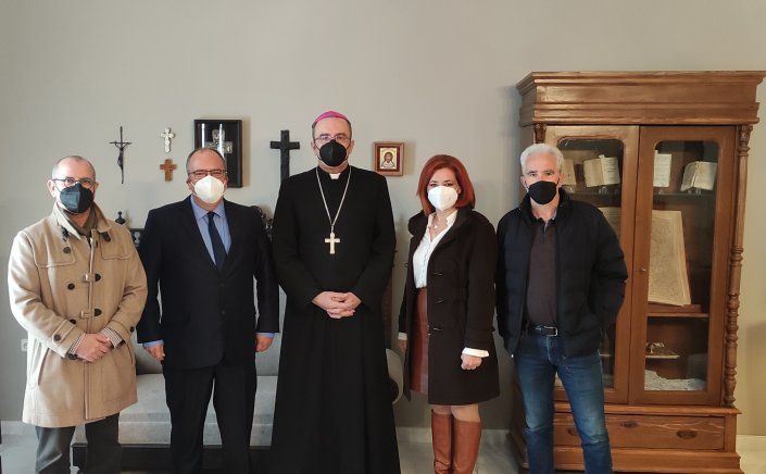 Syros - Η Σύρος που Αξίζουμε: Εθιμοτυπική επίσκεψη στον Σεβασμιώτατο Επίσκοπο Καθολικών Σύρου κ.κ. Πέτρο Στεφάνου