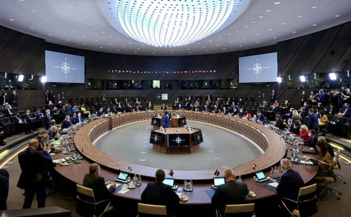 NATO defense ministers: Οι υπουργοί Άμυνας του NATO συζητούν την ενίσχυση της ανατολικής του πτέρυγας