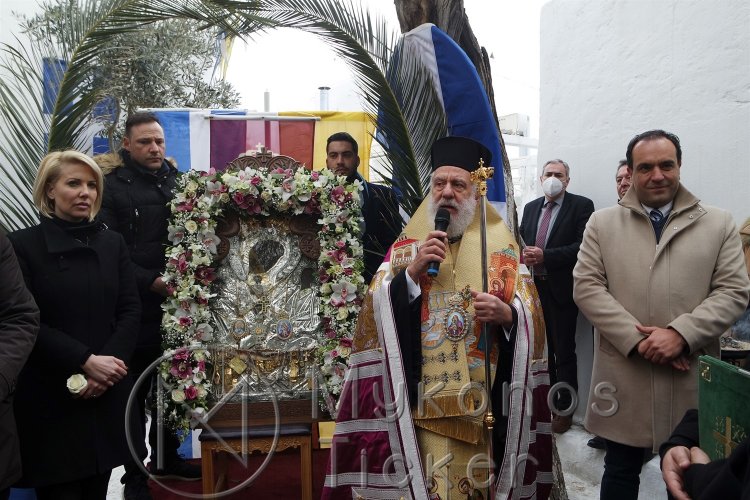 His Eminence Dorotheos B’: Νιφάδες χιονιού έραιναν την Αγία Εικόνα της Παναγίας Τουρλιανής κατά την κάθοδό Της από το Καστρομονάστηρό Της στην Άνω Μερά στον Ι.Μ.Ν. της Μεγάλης Παναγιάς [pics & vids]