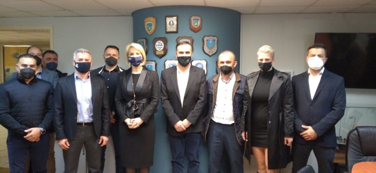 MP Katerina Monogiou:  Στα γραφεία της Π.Ο.Ε.Π.Λ.Σ. η Βουλευτής Κυκλάδων Κατερίνα Μονογυιού