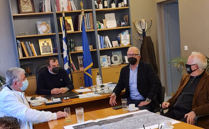 Aegean islands: Το μεγάλο έργο οδοποιίας και η διαχείριση των απορριμμάτων στο επίκεντρο της επίσκεψης Λεονταρίτη στην Σαντορίνη