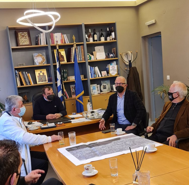 Aegean islands: Το μεγάλο έργο οδοποιίας και η διαχείριση των απορριμμάτων στο επίκεντρο της επίσκεψης Λεονταρίτη στην Σαντορίνη