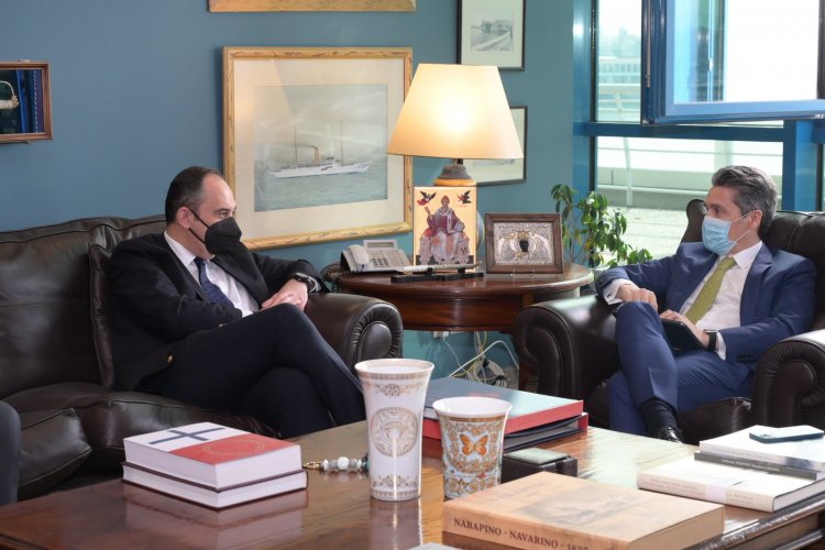 Shipping Min Plakiotakis: Επίσκεψη του Ανώτερου Αντιπροέδρου Εταιρικών Υποθέσεων της Phillip Morris International Gregoire Verdeaux στο Υπουργείο Ναυτιλίας και Νησιωτικής Πολιτικής