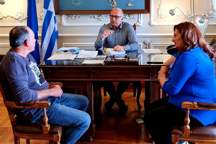 Aegean islands: Συνάντηση του Γιώργου Λεονταρίτη με τους Δημάρχους Κύθνου και Φολεγάνδρου, με επίκεντρο τα έργα