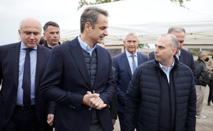 PM Mitsotakis: Έναρξη υλοποίησης πλωτού τερματικού αποθήκευσης και αεριοποίησης LNG