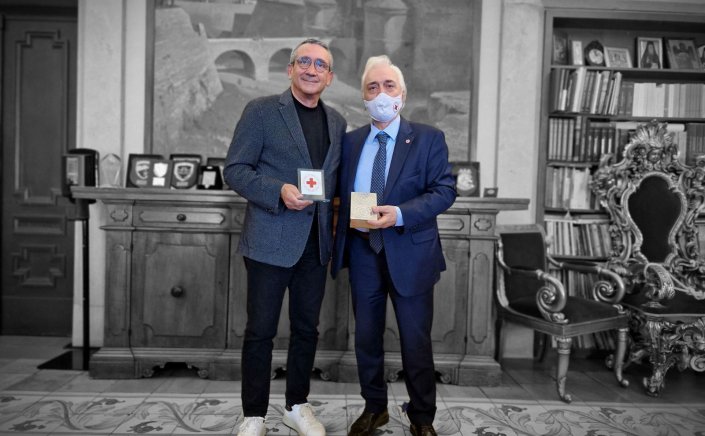 Aegean Islands: Εποικοδομητική συνάντηση του Περιφερειάρχη Ν. Αιγαίου με τον Πρόεδρο του Ελληνικού Ερυθρού Σταυρού 