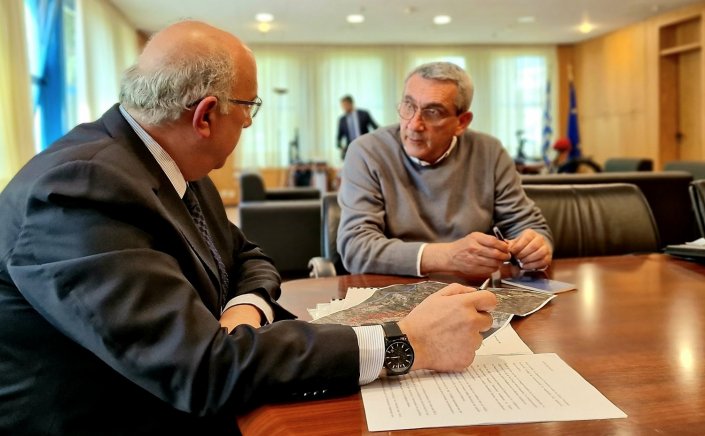 Aegean Islands: Συνάντηση Γ. Χατζημάρκου με τον Υφυπ. Μεταφορών για τα πολυθέσια Ταξί