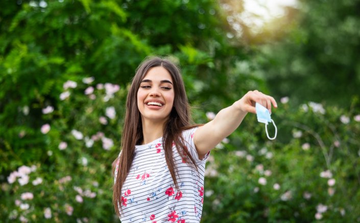 Easing Covid curbs: Τι θα ισχύει με τις Μάσκες από την Τετάρτη!! Πού θα φοράμε μάσκα το καλοκαίρι και πού όχι!!