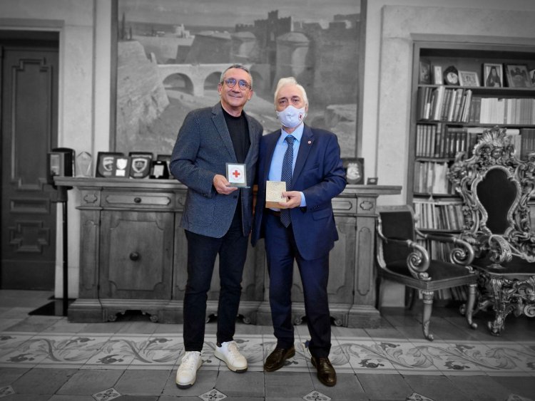 Aegean Islands: Εποικοδομητική συνάντηση του Περιφερειάρχη Ν. Αιγαίου με τον Πρόεδρο του Ελληνικού Ερυθρού Σταυρού 