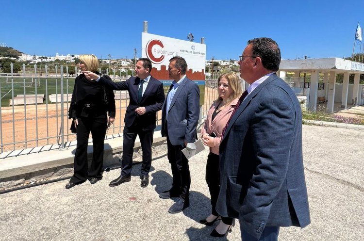 MP Katerina Monogiou: Η Κατερίνα Μονογυιού υποδέχτηκε τον Αναπληρωτή Υπουργό Εσωτερικών κ. Στέλιο Πέτσα στην Μήλο