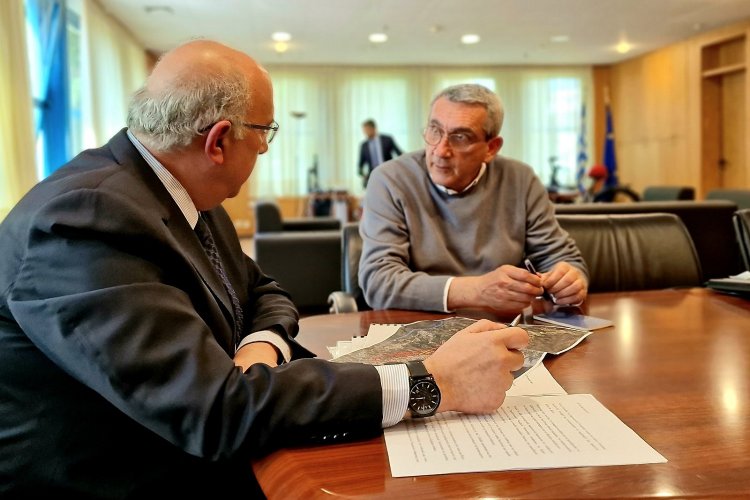 Aegean Islands: Συνάντηση Γ. Χατζημάρκου με τον Υφυπ. Μεταφορών για τα πολυθέσια Ταξί